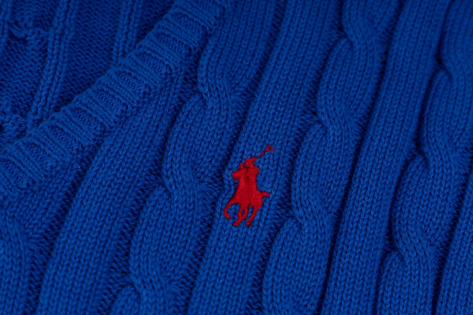 P210 #R90 RALPH LAUREN Thirteen colors of Ralph Lauren classic small label embroidery V-neck pullover cable cardigan sweater women's top, high-density LOGO embroidery on the chest, original customization of tag accessories. Made of pure cotton yarn, pure cotton is skin-friendly and comfortable, small label war horse embroidered twist button V-neck sweater🐎High quality, follow the blogger to learn how to wear it! Let’s buy a Ralph Lauren cable sweater. It’s a super hard-to-find series after it became popular. It’s hard to find one on the official website. It’s simple and practical to wear, with a lazy and loose feel. The thickened fabric has more texture, feels soft and delicate, and has a loose fit. Whether worn alone or layered, you can wear different styles of fashion with just one piece!   Size： Sleeve length: 60/61/62/63
